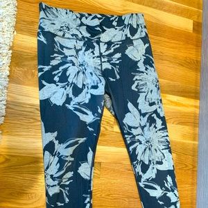 Vuori high rise floral leggings